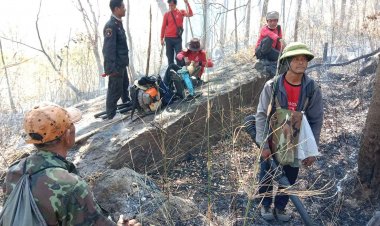สถานีควบคุมไฟป่าภูผาเทิบภูผายลมุกดาหารรณรงค์ให้ความรู้ชาวบ้านลดการเผาป่า