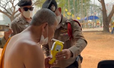 ชาวบ้านเมืองน่านสุดทน พระทรงอย่างเมา  ดื่มได้ที่ ท้าโยมตีกลางลานวัด ท้ายสุดจับสึกแต่หวั่นกลับมาบวชใหม่