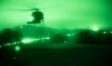 มะกันสลด!ฮ.แบล็กฮอว์กสหรัฐฯ 2 ลำ บินชนกันขณะซ้อม ดับยกลำ 9 ศพ