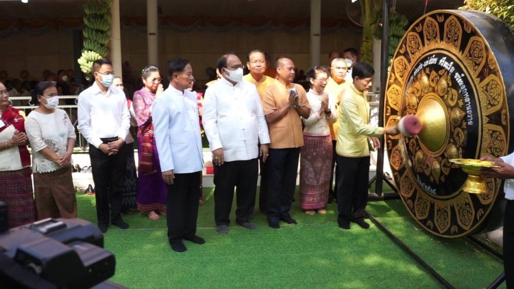 ผู้ว่าฯศรีสะเกษลั่นฆ้องชัยเปิดงานฉลองอุโบสถ ผูกพัทธสีมา ปิดทอง ฝังลูกนิมิตวัดโพธิ์น้อยเมืองขุนหาญ