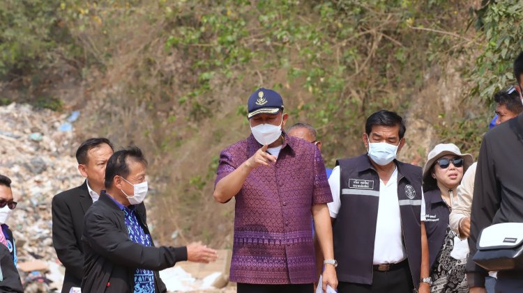 พ่อเมืองชลบุรีลงพื้นที่แก้ไขปัญหาขยะบนเกาะล้านสะสมมามีปริมาณมากกว่า 50,000 ตัน