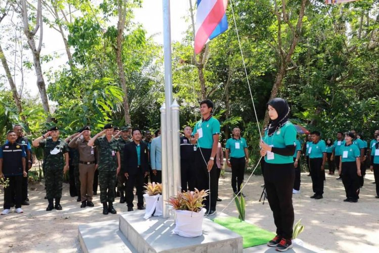 รอง ผอ.รมน.ภาค 4 ร่วมกิจกรรม เปิดโรงเรียนพลเมืองนราธิวาส และพบปะ องค์กรภาคประชาชน(กลุ่มเสื้อเขียว)