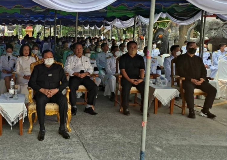"บิ๊กน้อย-นายกเคี้ยง" ร่วมงานพิธีพระราชทานเพลิงศพหลวงพ่อพระครูวรธรรมวิรัช 72 ปี 52 พรรษา