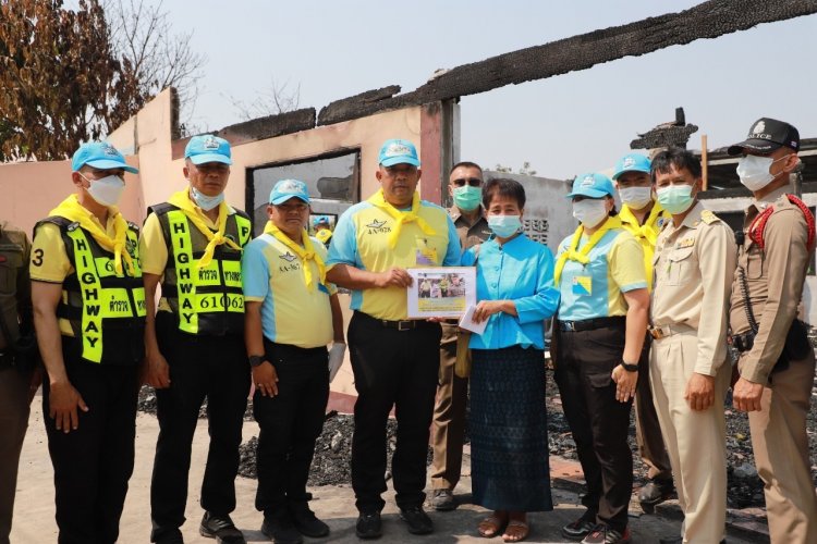 คุณยายชาวโคราชปลาบปลื้มในหลวงฯ ทรงพระเมตตาสร้างบ้านใหม่ หลังถูกไฟไหม้วอดทั้งหลัง