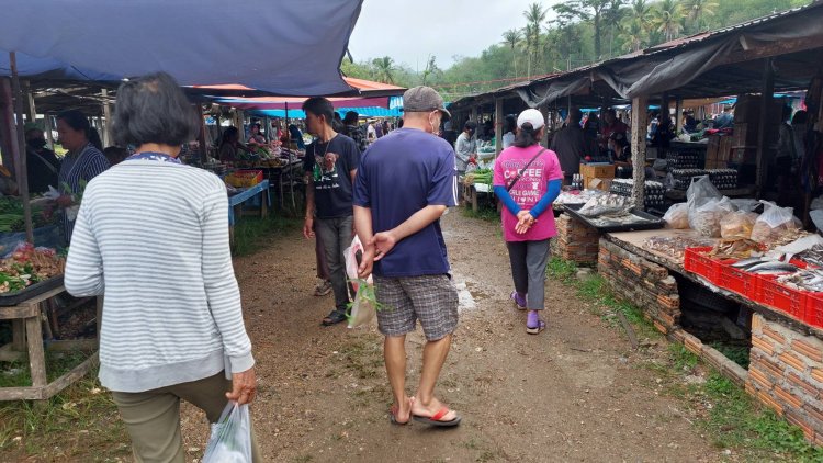 ตลาดนัดอำเภอเบตงคึกคักต้อนรับเดือนรอมฏอน พี่่น้องชาวไทยมุสลิม-มาเลเซียแห่จับจ่ายเงินสะพัด