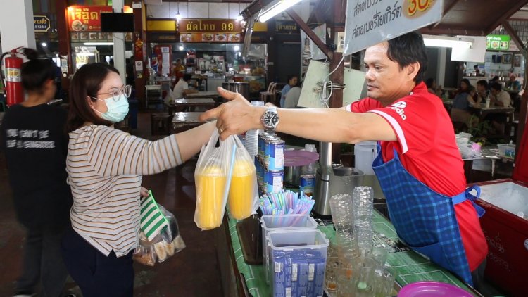 อากาศร้อนตับแตกทะลุ 40 องศา ดันยอดขายร้านน้ำปั่นดื่มคลายร้อนพุ่งกระฉูด