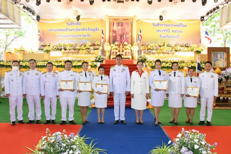 ชลบุรีจัดพิธีน้อมรำลึกถึงพระมหากรุณาธิคุณพระบาทสมเด็จพระนั่งเกล้าเจ้าอยู่หัว