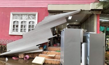 อากาศร้อนจัดพายุถดูถล่มร้านค้าชาวบำเหน็จฯ พังยับเยิน