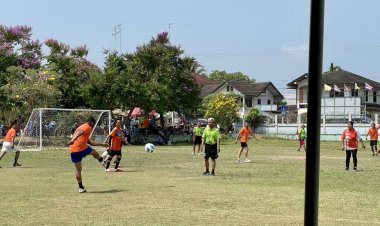 นายอำเภอขุนหาญ ลั่นฆ้องชัยเปิดการอข่งขีนกีฬาท้าลมร้อน ภายใต้ชื่อ "กีฬาต้านยาเสะตืด"