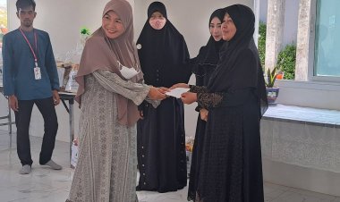 ซับน้ำตาหญิงมุอัลลัฟ ชายแดนใต้ ด้วยกองทุนซากาตและจากผู้ใหญ่ใจดี