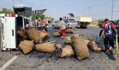 ชนวินาศ 4 คันรวด พลิกคว่ำระเนระนาด บาดเจ็บ 5 เสียชีวิต 1