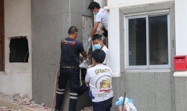 แห่ย้ายหนี!ศพผีตายอืดโผล่ติดคาซอกตึก หลอนนอนอยู่ติดกันเกือบสัปดาห์