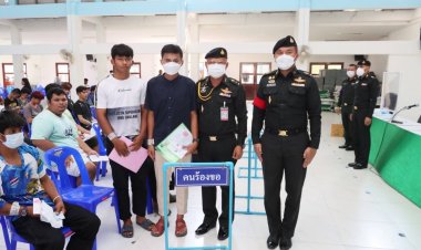 เสธ.พล.ร.6/เสธ.กกล.สุรนารี ตรวจเยี่ยมและสังเกตการณ์ชุดตรวจคัดเลือกทหารกองเกินเป็นทหารกองประจำการ