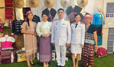 พระราชทาน "ผ้าลายดอกรักราชกัญญา" แก่กลุ่มช่างทอผ้าชาติพันธุ์สร้างงาน สร้างอาชีพ