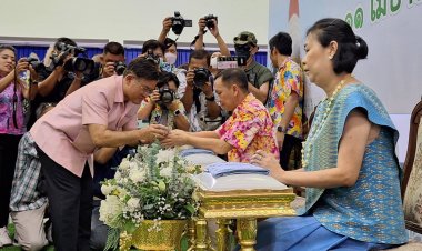 สวัสดีปีใหม่ไทยรดน้ำขอพรผู้ว่าราชการจังหวัดสมุทรปราการ เนื่องในเทศกาลสงกรานต์ประจำปี 2566