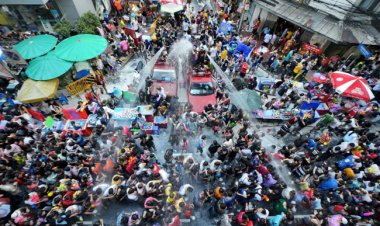 สงกรานต์คึกคักรอบ 3 ปี นทท.ไทย-ต่างชาติ แห่สาดน้ำเล่นสงกรานต์ ดันเงินสะพัด 1.85 หมื่นลบ.