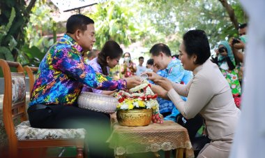 เปิดจวนผู้ว่าฯนราธิวาสให้ขรก.รดน้ำดำหัวเนื่องในงานประเพณีวันสงกรานต์ประจำปี 2566