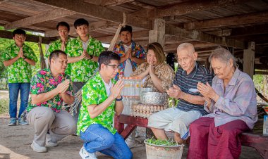 ซีพีเอฟ ปลูกฝังค่านิยม "กตัญญู" สร้างสุขและเติมรอยยิ้มให้ผู้สูงวัย เทศกาลสงกรานต์  ปี 2566
