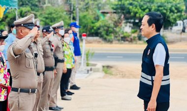 รองผู้ว่าฯศรีสะเกษ กับหัวหน้า ปภ. ตลุยภพตบเท้าเยียมให้กำลังใจเจ้าหน้าทำงานที่จุดตรวจ จุดริการชาวบ้านช่วงสงกรานต์