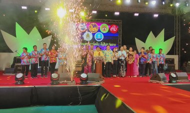 รองพ่อเมืองปากน้ำเป็นประธานเปิดงานสืบสานประเพณีสงกรานต์ที่บางน้ำผึ้ง