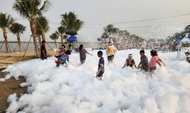 ททท.คลายร้อนให้ชาวพิจิตรจัดงานงาน “Amazing Songkran Festival Phichit 2023” ณ บึงสีไฟ