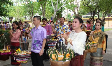 ประเพณีสูดเสื้อสูดผ้า เอกลักษณ์ทางวัฒนธรรมของชาวไทยพวน