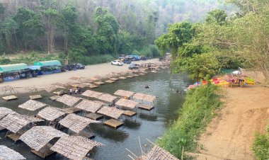 นักท่องเที่ยวแห่เที่ยวแพกลางน้ำลำน้ำแม่เงา และแม่น้ำยวม คลายร้อน