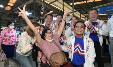 “ประยุทธ์”บุกตลาดบองมาร์เช่อ้อนพ่อค้าแม่ค้าหนุนพรรครวมไทยสร้างชาติ