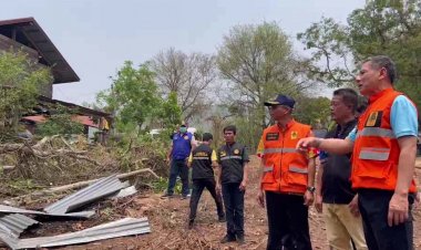 ผวจ.มุกดาหารรุดช่วยเหลือผู้ประสบวาตภัย พายุฤดูร้อนที่อำเภอดงหลวง