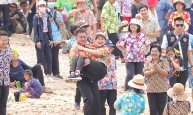 แห่งเดียวในโลก! “อุ้มสาวลงน้ำ” ประเพณีเก่าแก่เทศกาลสงกรานต์ ของชาวเกาะสีชัง