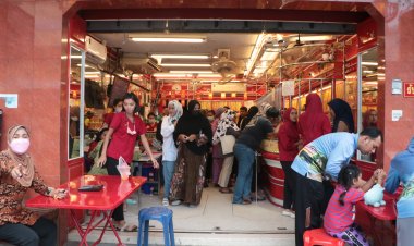 ชาวนราธิวาสแห่ซื้อเครื่องใช้อุปโภค บริโภคเพื่อต้อนรับวันฮารีรายอ ฮิจเราะห์ศักราช 1444