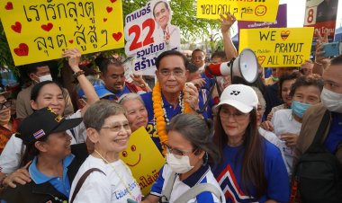 "ลุงตู่"นำทีม"รทสช."หาเสียงเชียงใหม่เดินตลาดนัดศรีบุญเรืองเป็นกันเองกับชาวบ้าน