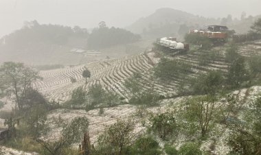 ลูกเห็บถล่ม‘ดอยม่อนแจ่ม’เมืองเชียงใหม่ขาวโพลนอย่างกับหิมะตก