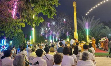 วันหยุดผู้คนเข้าวัดเสริมมงคลชีวิตยกโลกุตระธรรม – สวดรับเปลี่ยนราศี-รดน้ำมนต์สะเดาะเคราะห์
