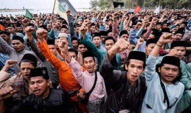 เยาวชนมุสลิมนับหมื่นคนในพื้นที่จังหวัดชายแดนภาคใต้เเต่งกายด้วยชุดมลายูถิ่นเนื่องแน่นในกิจกรรม” Melayu Raya”