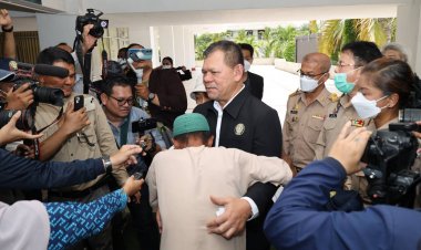 โผเข้ากอดครอบครัวทั้งน้ำตา!คณะ นศ.ไทย จากซูดาน 62 คน ถึงชายแดนใต้แล้ว