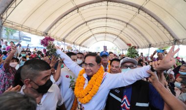 "บิ๊กตู่" ยกคณะ "รทสช."ล่องใต้ ลุยหาเสียงช่วย "สมบูรณ์ อุทัยเวียนกุล" บอกรักชาวกันตัง อย่าทอดทิ้งกัน ขอโอกาสทำต่อ