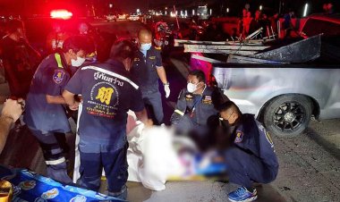 สลด! เฒ่าอังกฤษซิ่งเก๋งพุ่งชนจยย.2สาวแคดดี้กระเด็นข้ามเลนถูกกระบะทับดับ 1 สาหัส 1