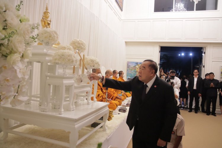 พล.อ.ประวิตร เป็นเจ้าภาพสวดพระอภิธรรม"เอ๋ ชนม์สวัสดิ์"ที่บ้านขาวริมแม่น้ำเจ้าพระยา