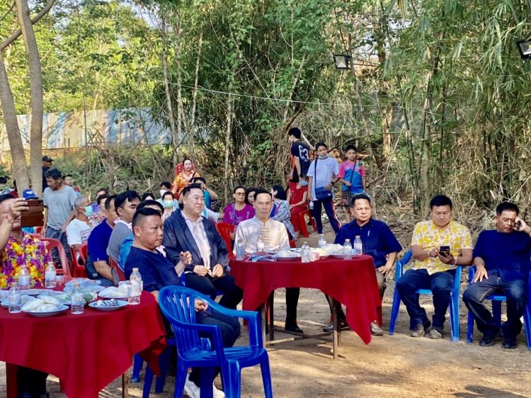 “อดีตนายกเคี้ยง” ร่วมงานเย็นทั่วหล้า มหาสงกรานต์บ้านแม่กุ หมู่ 1 ริมแม่น้ำเมย ต.แม่กุ