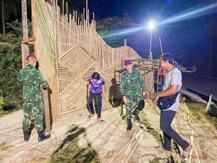 ทหารสันติสุขที่ 102 ร่วมสร้างซุ้มประตูชัย ปินตูกุรบานต้อนรับวันฮารีรายอ