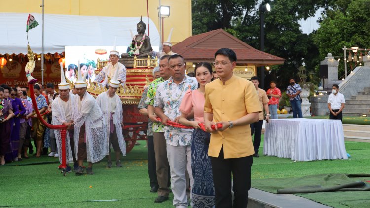 สงกรานต์โคราชเริ่มแล้ว ผู้ว่าอัญเชิญพระคันธารราฐ แห่รอบเมือง