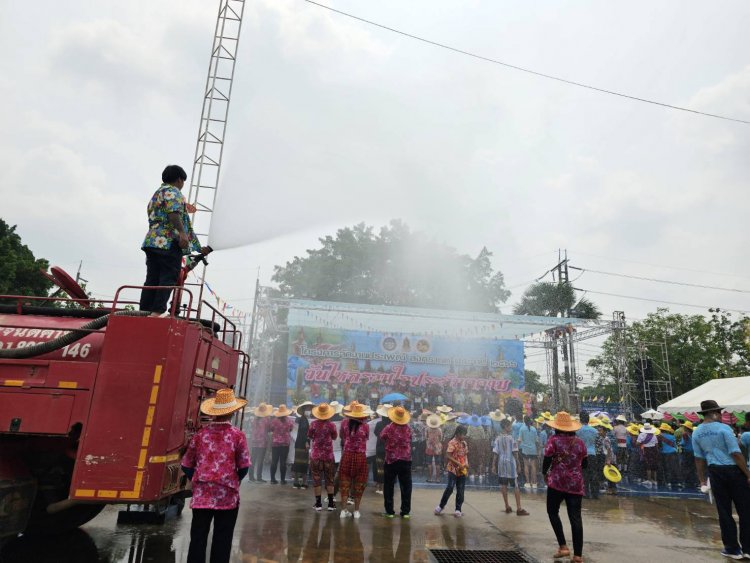 ปราจีนบุรีเข้มสงกรานต์จัด นนท.งานวันไหลรวมใจประจันตคาม...เที่ยวฟรี กินฟรี มีดนตรีทุกซอย