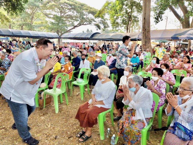 “ชัยวุฒิ-ควง อดีตนายกเคี้ยง” ร่วมงานมหาสงกรานต์ แม่สอดงานสืบสานวัฒนธรรม ประเพณีท้องถิ่น