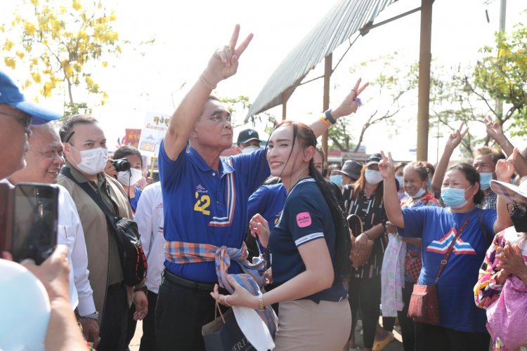 “พล.อ.ประยุทธ์”เดินสายปราศรัยอุดรธานีทั้งวัน 3 จุดรวด “พีระพันธุ์”ปลุกคนอีสานเลือกผู้สมัครส.ส.พรรครวมไทยสร้างชาติ