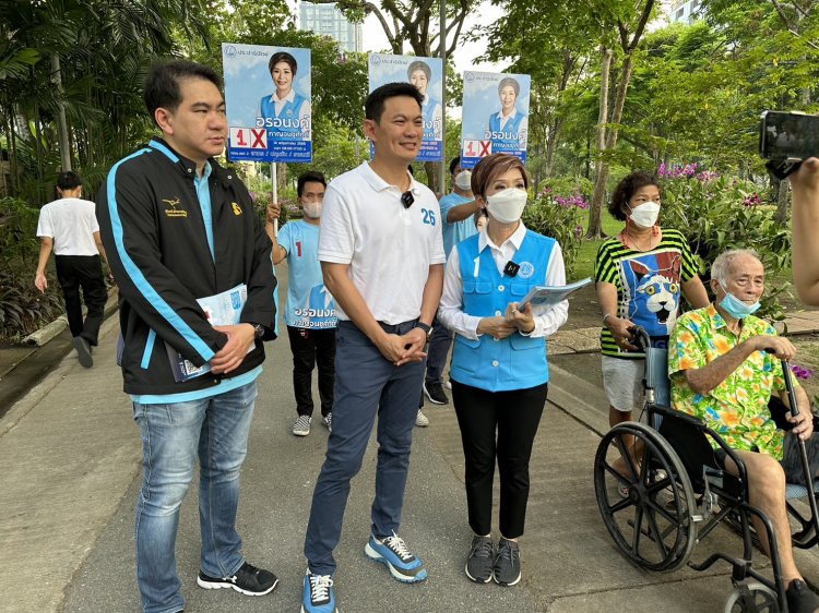 "ดร.เอ้ สุชัชวีร์” จับมือ“อรอนงค์ กาญจนชูศักดิ์" ลุยตรวจค่าฝุ่น PM2.5 กลางกรุงพบค่าฝุ่นสุดวิกฤติ