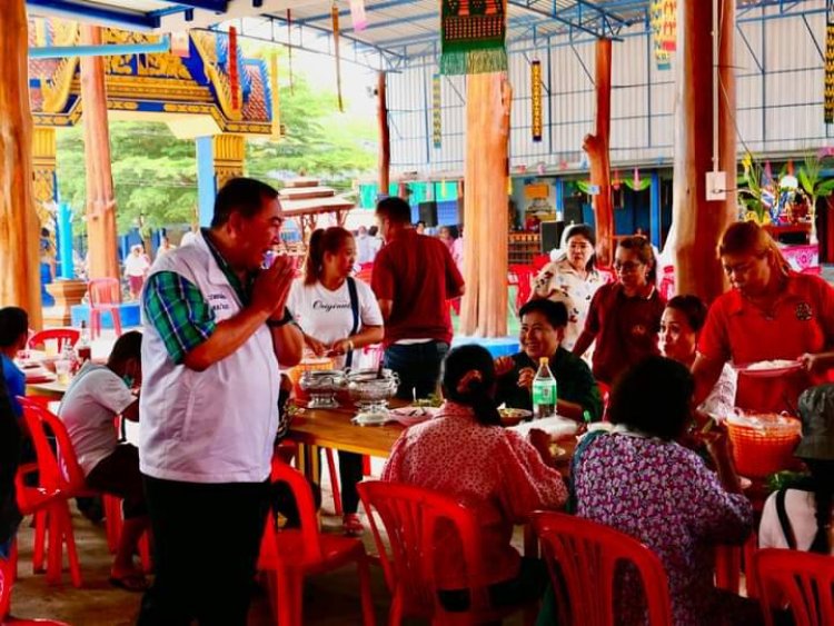 “อดีตนายกเคี้ยง” เบอร์ 8 พลังประชาชรัฐ ลงพื้นที่พบปะชาวบ้านแม่สอด ร่วมงานพิธีอุปสมบท