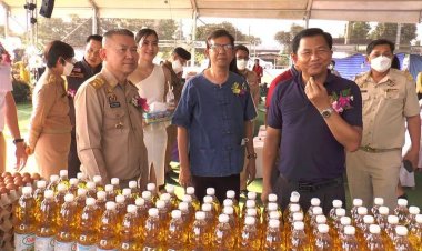 ผู้ว่าฯพิจิตร เปิดงานพาณิชย์ออนทัวร์ทั่วไทยขายสินค้าราคาถูกช่วยกระตุ้นเศรษฐกิจ
