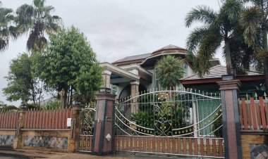 อดีตผู้ว่าฯยะลาปิดบ้านหรูหนีสื่อหลังศาลทุจริตตัดสินจำคุก 8 ปี คดีจัดซื้อทีจี 200