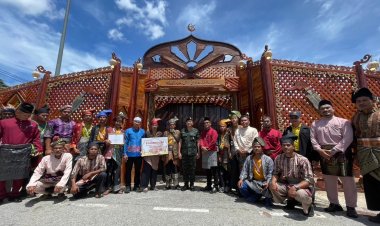 แม่ทัพภาคที่ 4 มอบรางวัลการประกวดการแต่งกายชุดท้องถิ่นมลายู